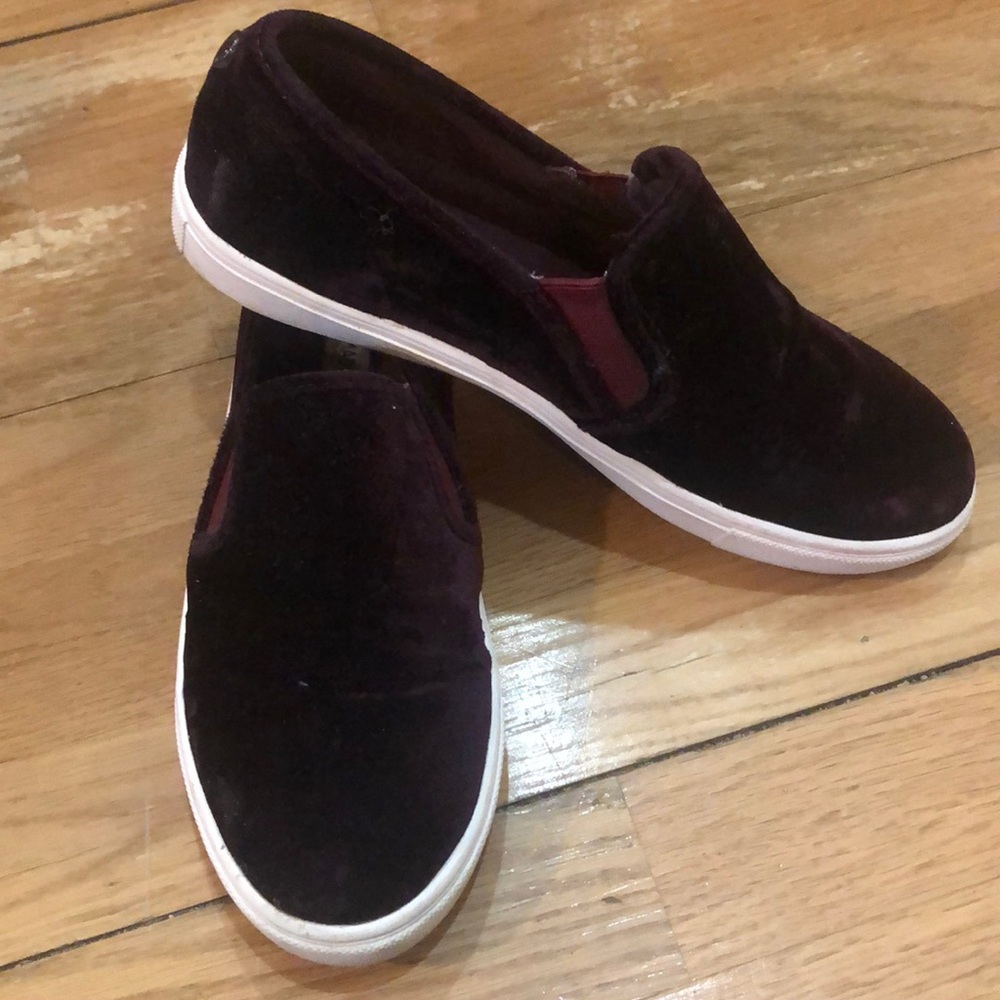 Steve Madden Velvet Slip On
